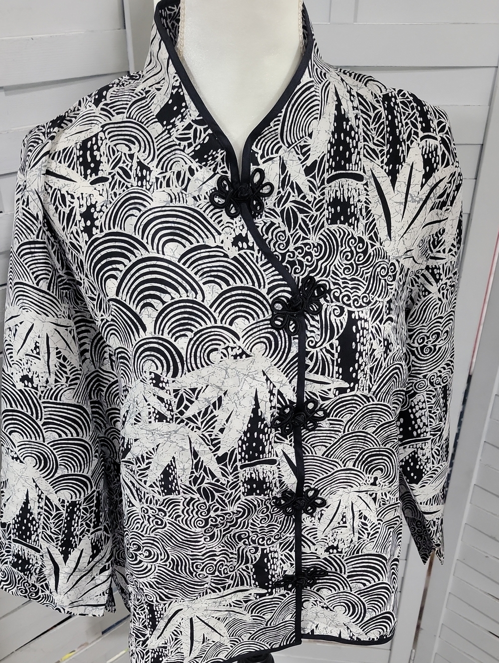 Chicos White And Black Asian Silk Jacket Size 2X